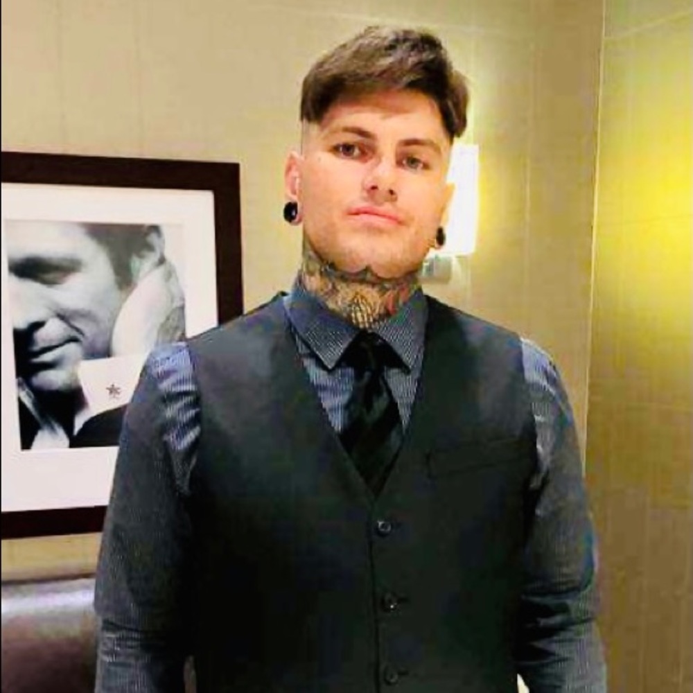 Meet your Posher, Christopher